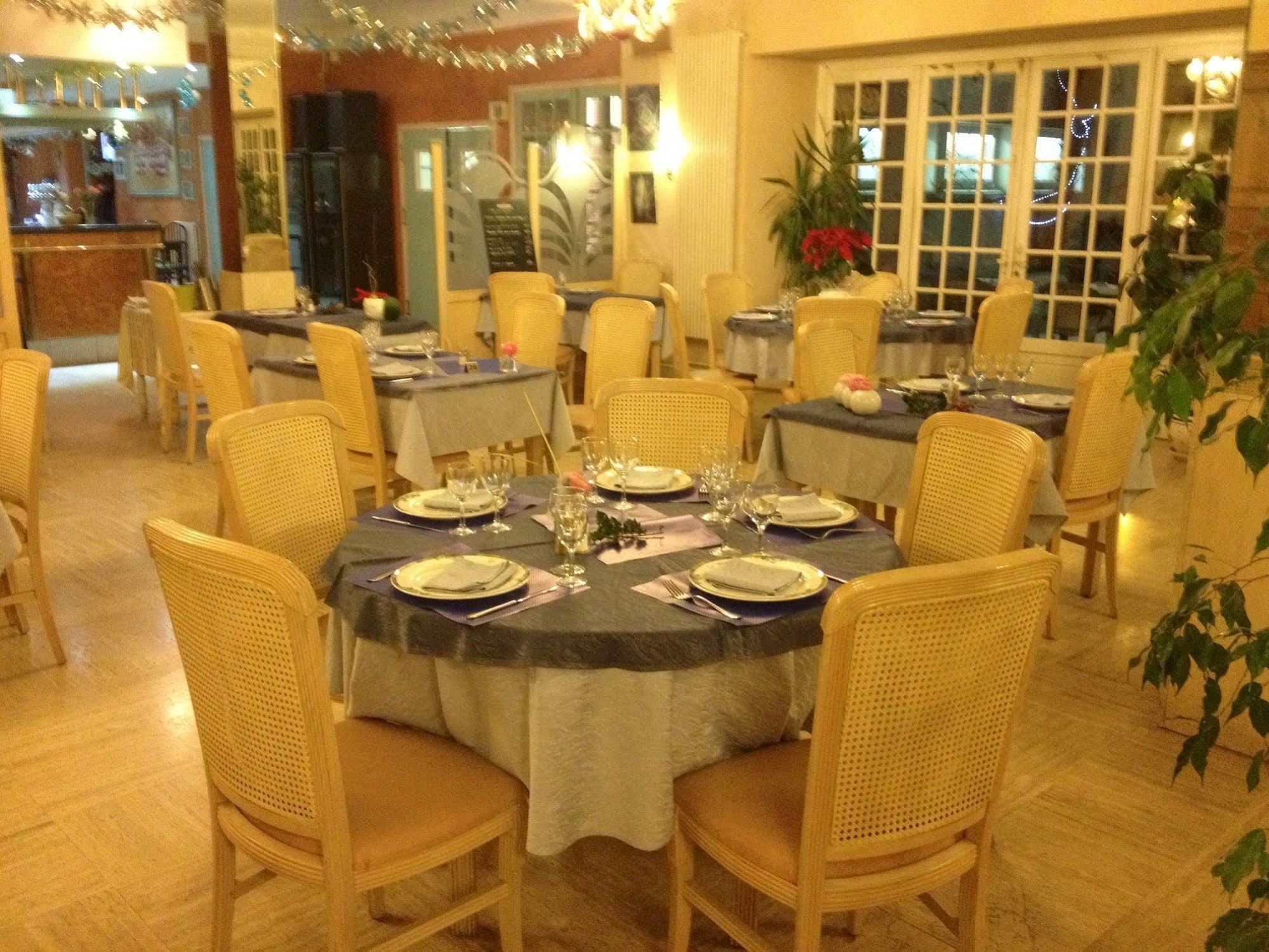 Hotel Le Tivoli Vic-en-Bigorre エクステリア 写真